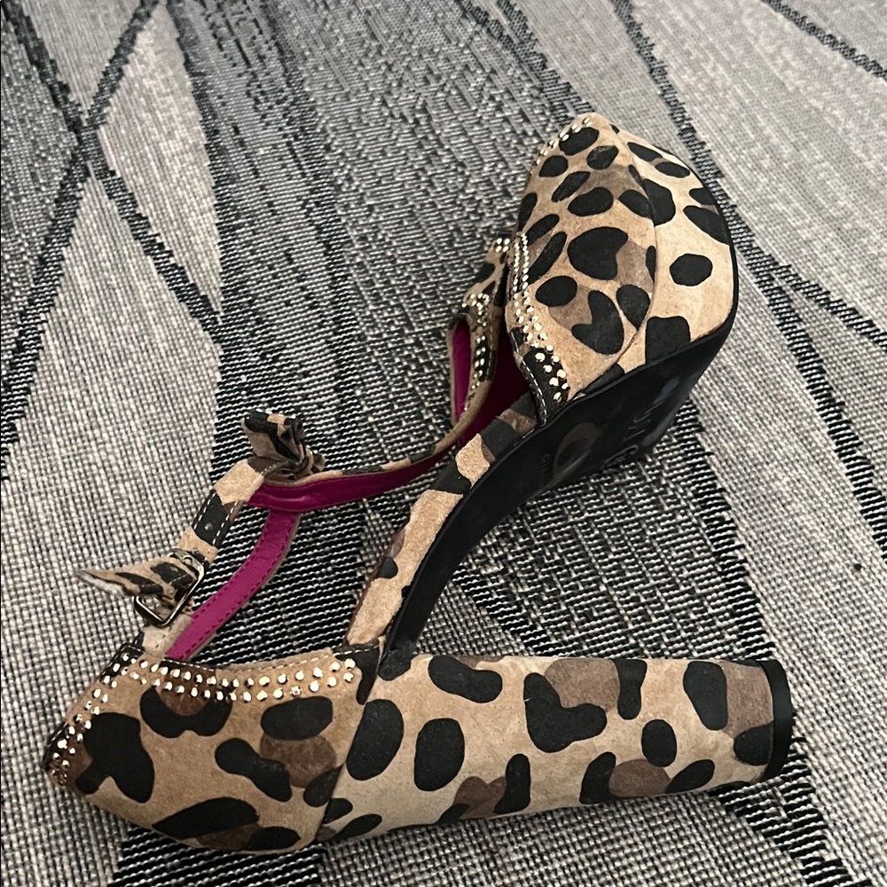 Gianni Bini Leopard Print Heels with Gold Stones - Picture 5 of 7